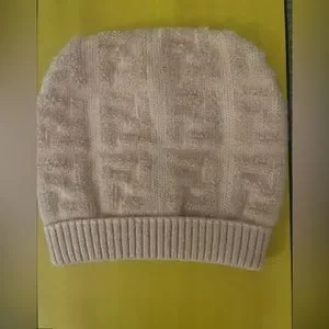 *NEW* Fendi baby pink beanie *With box* Fendi Baby Girl main image 3